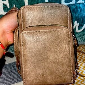 Beautiful and perfect for everyday use, wallet/purse !